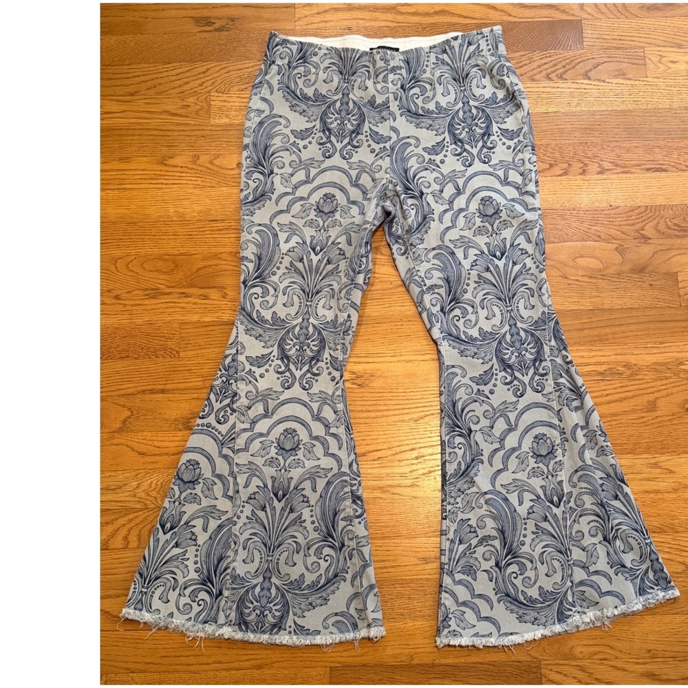 Versona Modern Blue White Damask Scroll Flare Leg Pants Raw Hem 12-S
